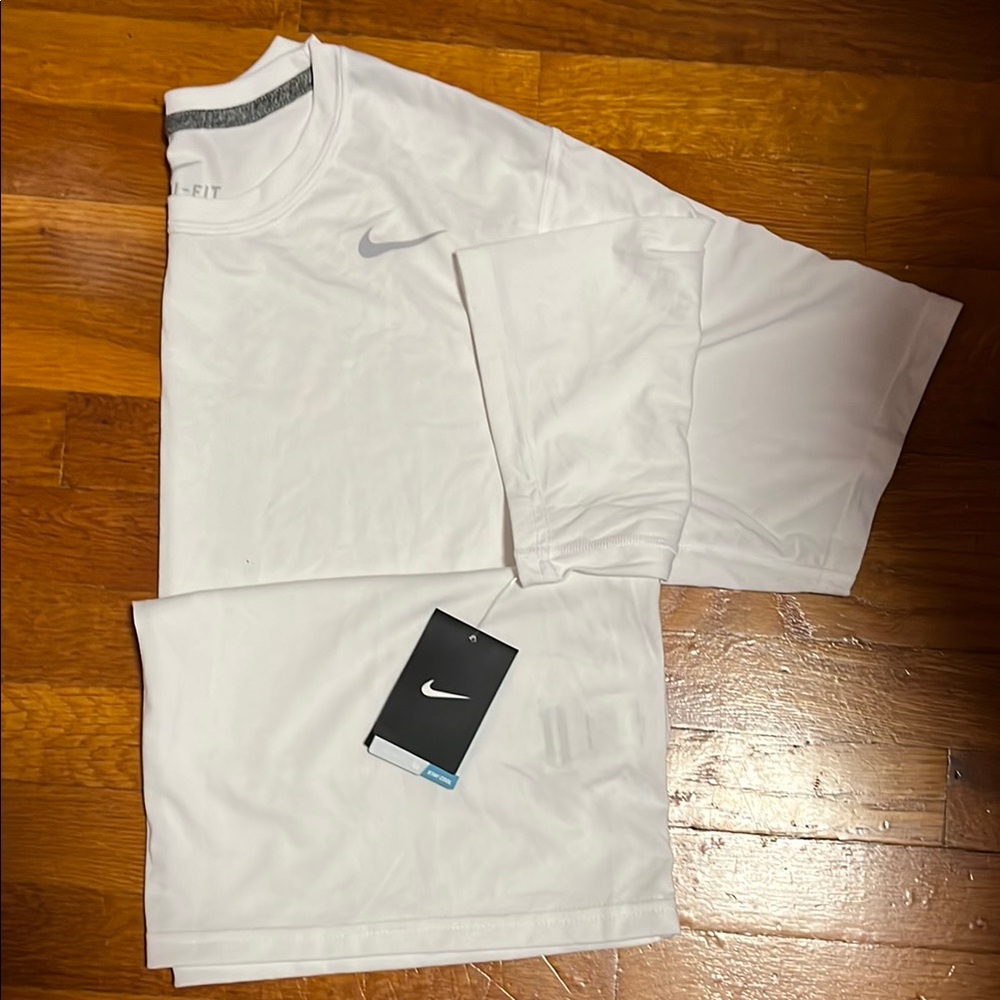 Nike White Performance short Sleeve Tee NWT SIZE L DRI FIT. MENS